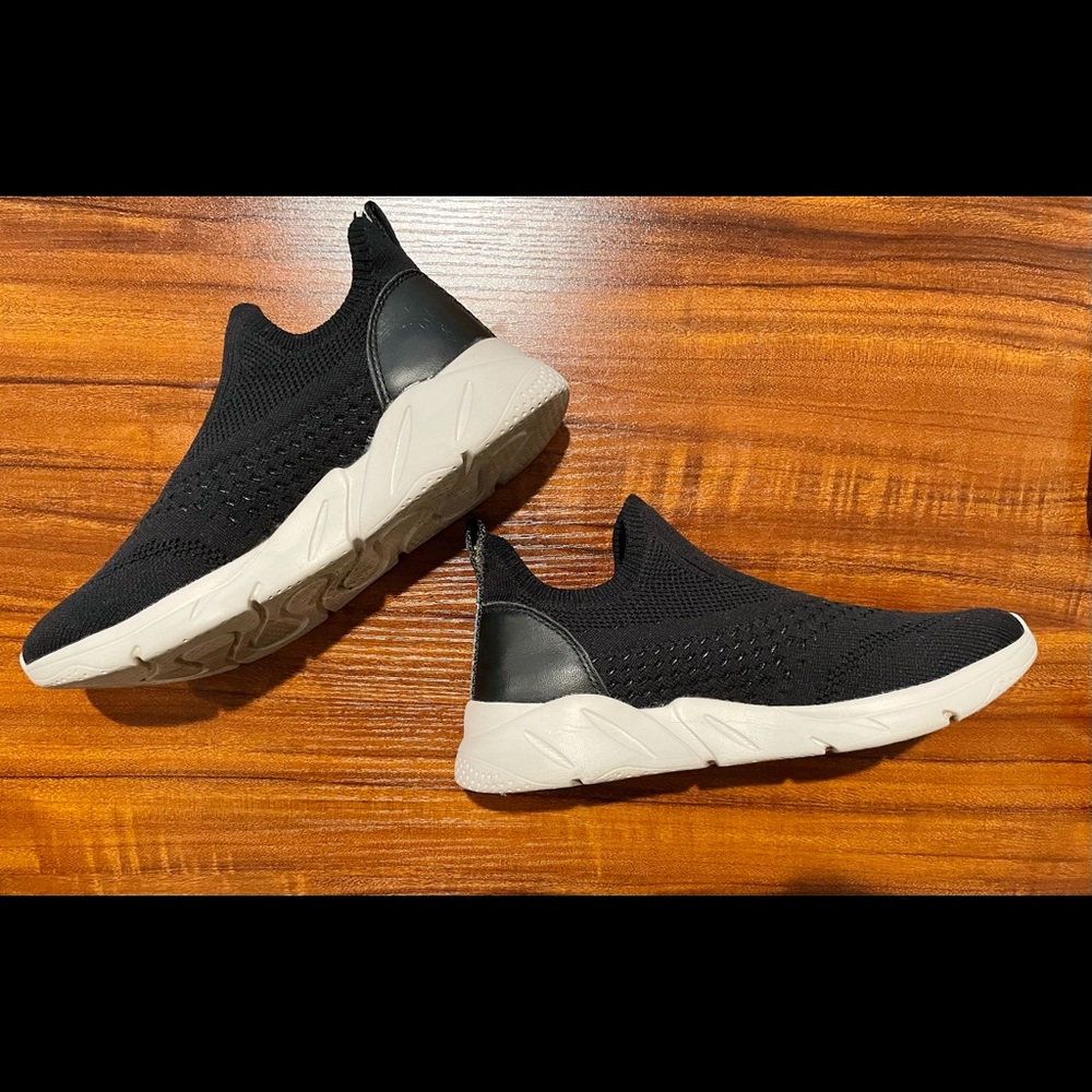 Taryn Rose Wesley slip-on sneakers